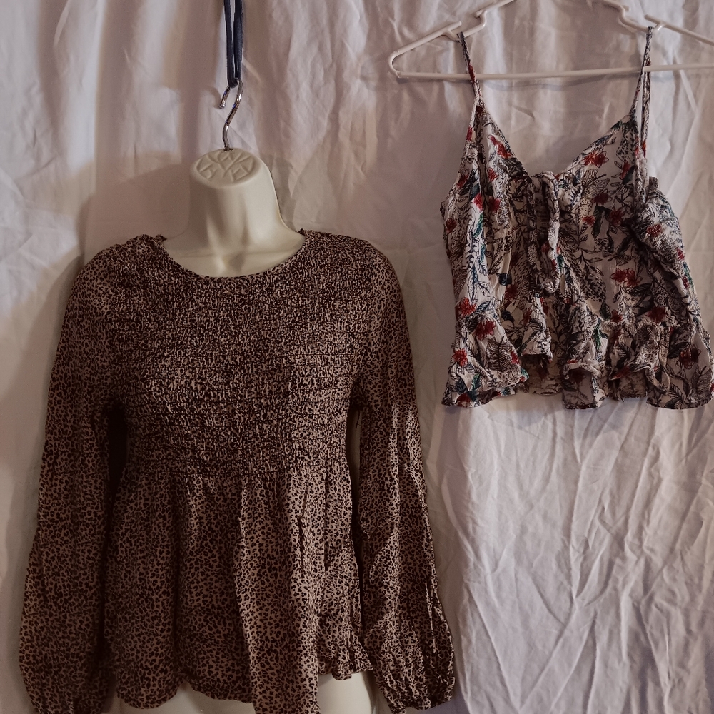LOT OF 2 summer tops size L crop